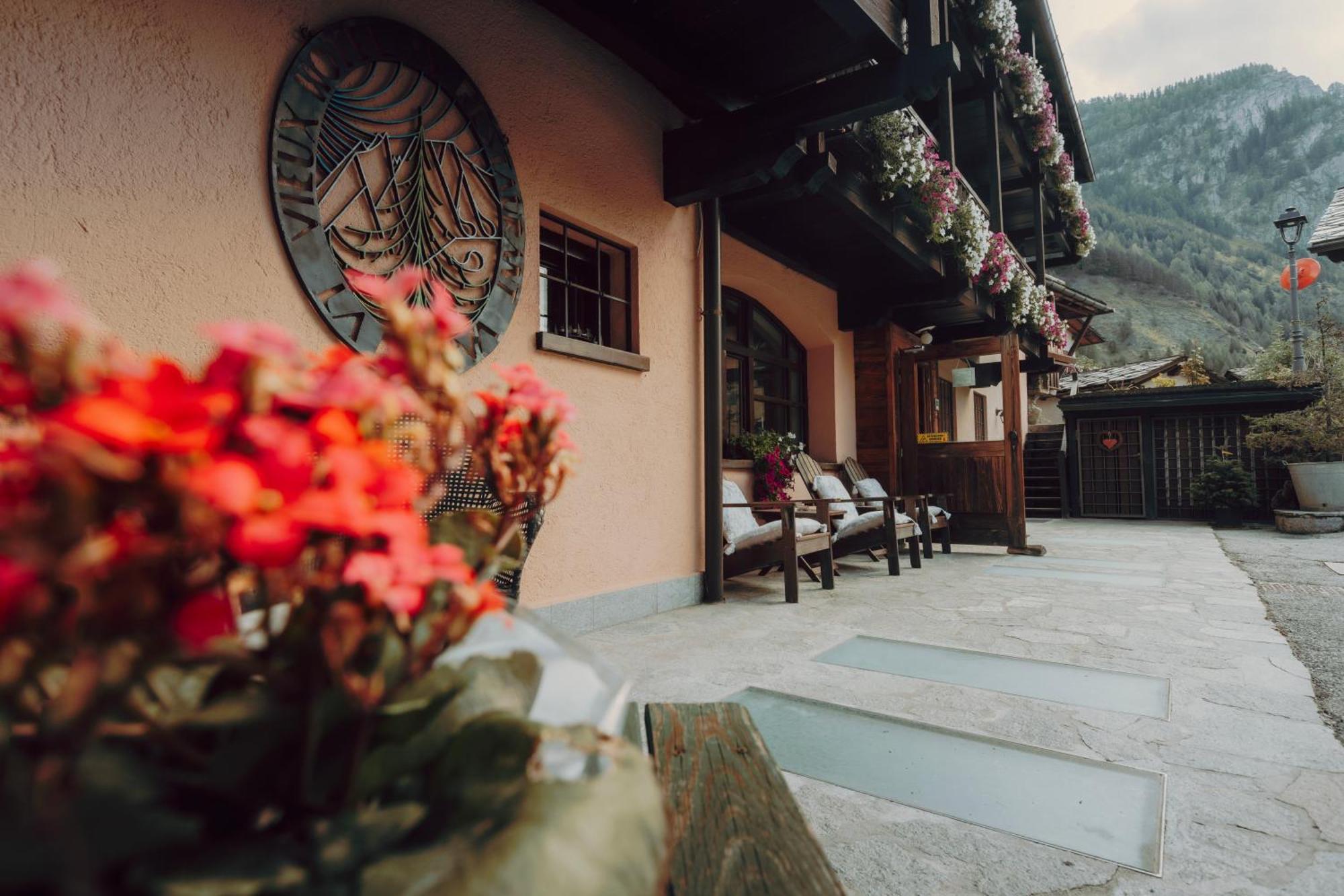 Locanda La Brenva - Estella Hotel Collection & Experience Courmayeur Extérieur photo